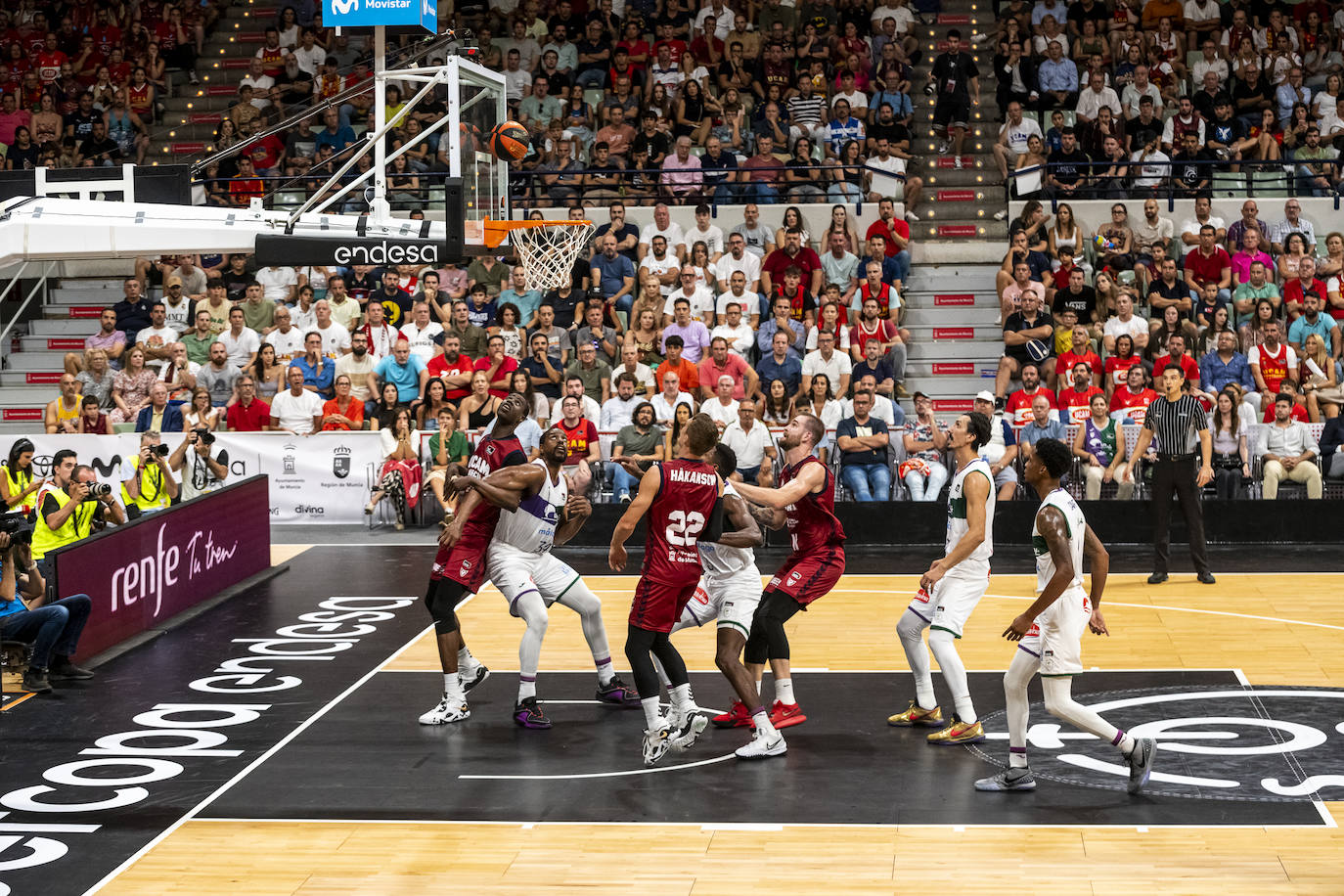 La derrota del UCAM Murcia ante Unicaja en las semifinales de la Supercopa, en imágenes