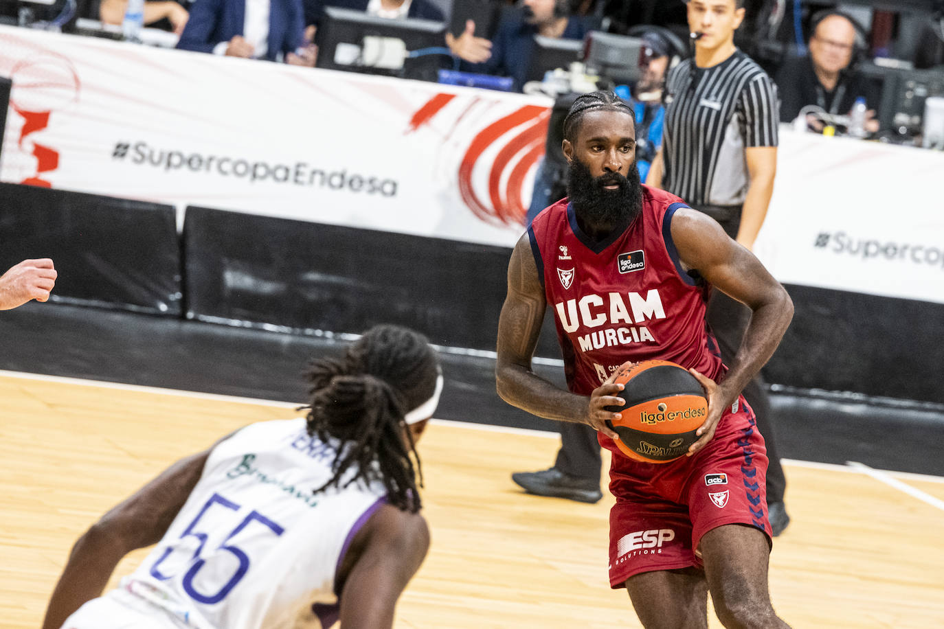 La derrota del UCAM Murcia ante Unicaja en las semifinales de la Supercopa, en imágenes