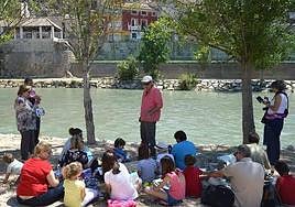 Fundación Pedro Cano ha organizado una actividad para celebrar la entrada del otoño. Pintar en el río'