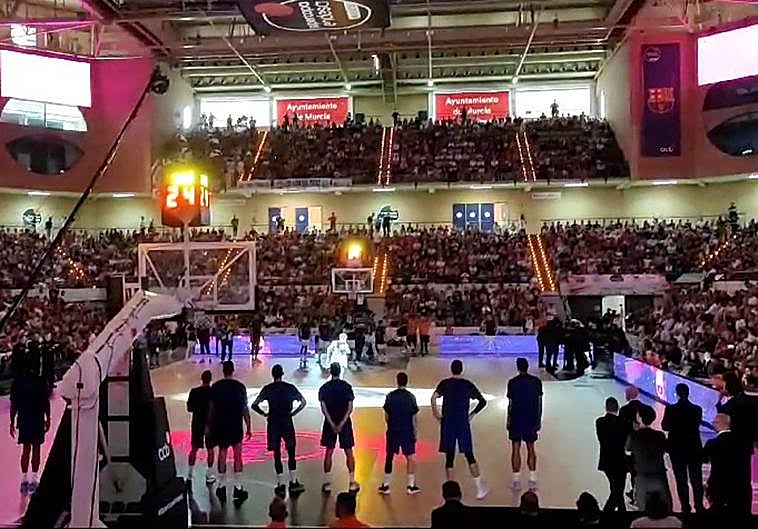 Estreno del juego de luces durante la presentación del Barcelona-Madrid.