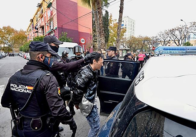 Redada contra el cultivo de marihuana en el murciano barrio de La Fama el pasado diciembre.