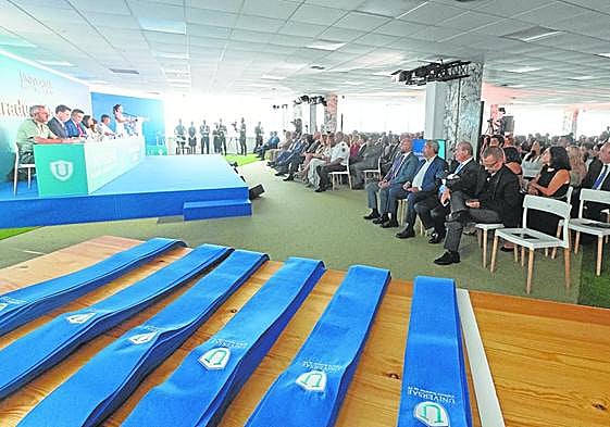 Más de un millar de asistentes secundaron el primer acto de graduación de UNIVERSAE.