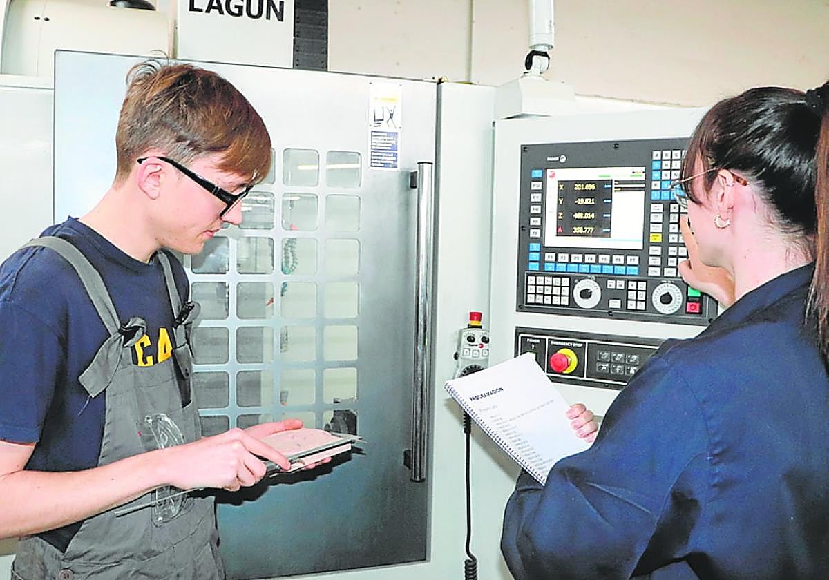 Centro de excelencia a la vanguardia de la formación, innovación, bilingüismo y emprendimiento