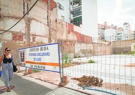 Anuncio de una nueva promoción de viviendas «exclusivas de lujo» en la céntrica avenida de España.