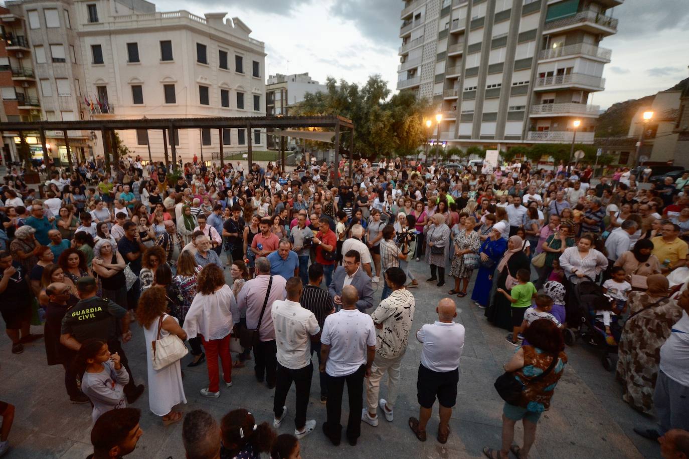 Las imágenes de la concentración en Cieza en recuerdo de Hanane