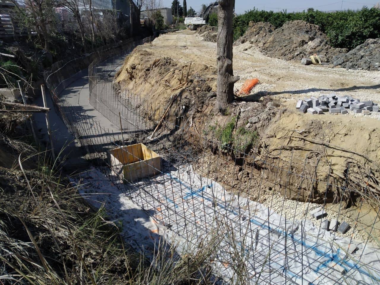 Obras de hormigonado en la acequia de Benetúcer.