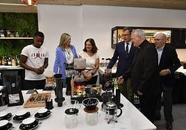 Un momento del acto de presentación del nuevo espacio de la escuela de hostelería de Cáritas, este martes.