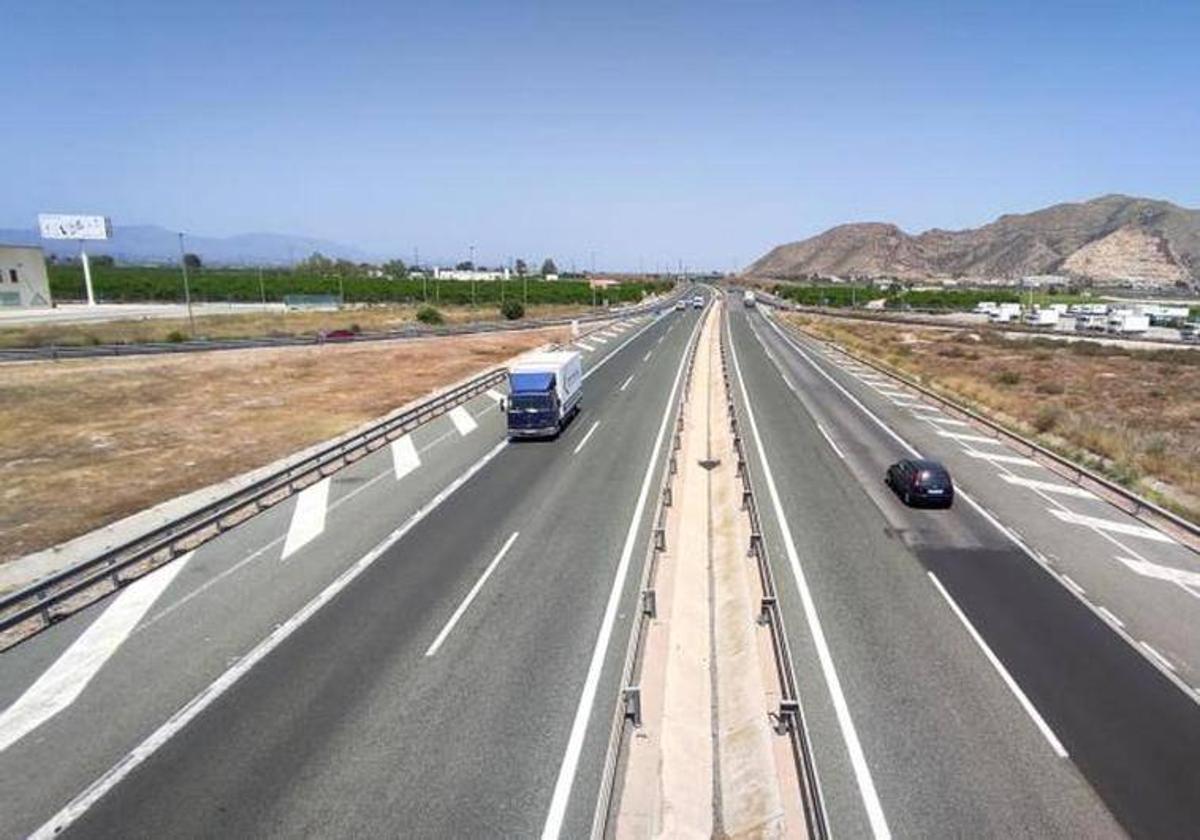 El tercer carril de la autovía A-7 (Murcia-Alicante) entre los municipios de Crevillente y Orihuela.