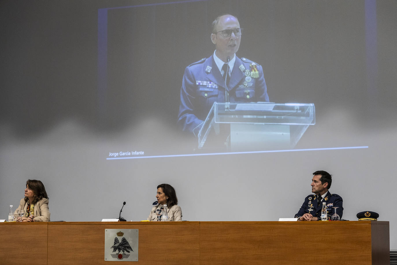 La visita de la ministra Robles a la inauguración del curso académico de la AGA, en imágenes