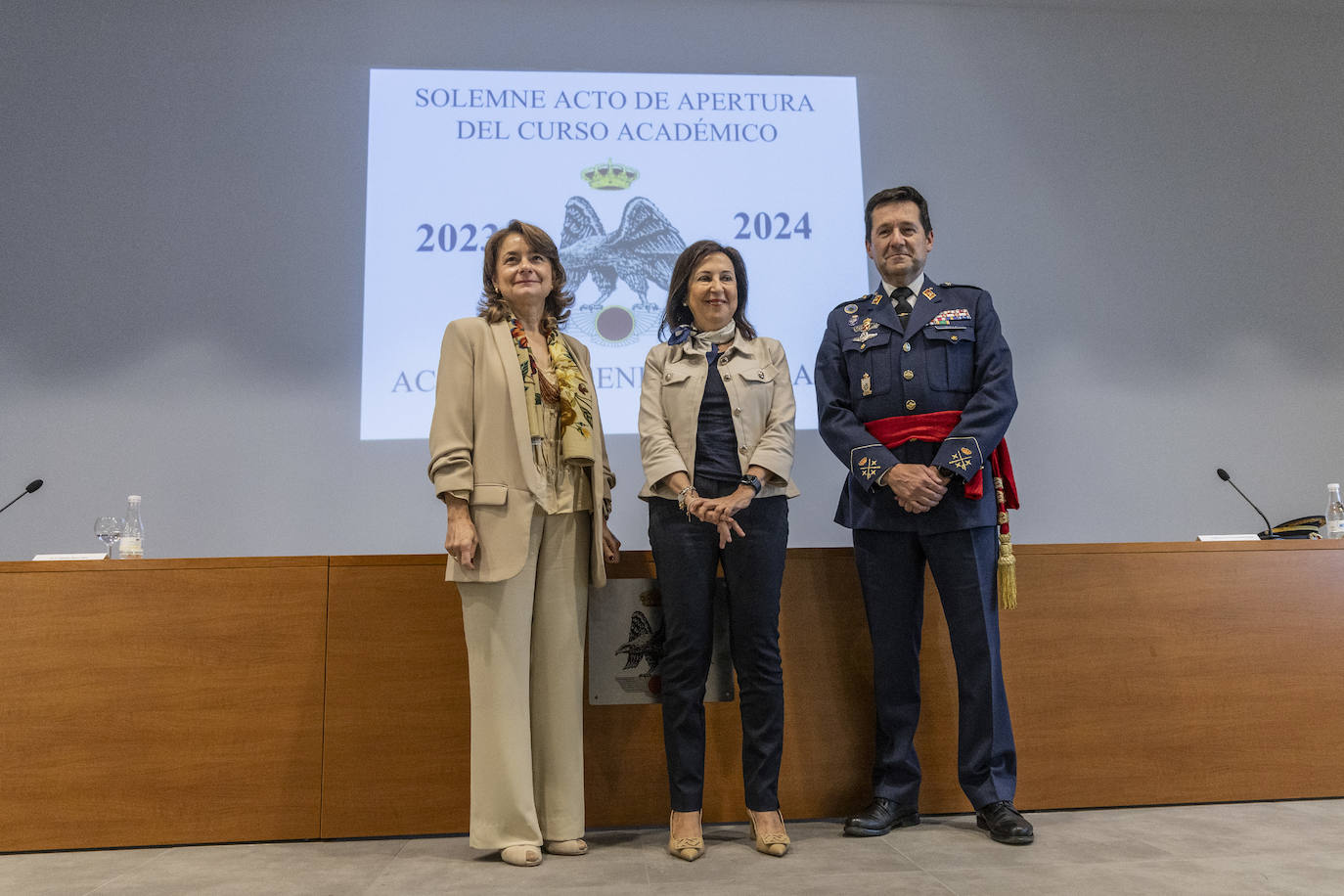 La visita de la ministra Robles a la inauguración del curso académico de la AGA, en imágenes