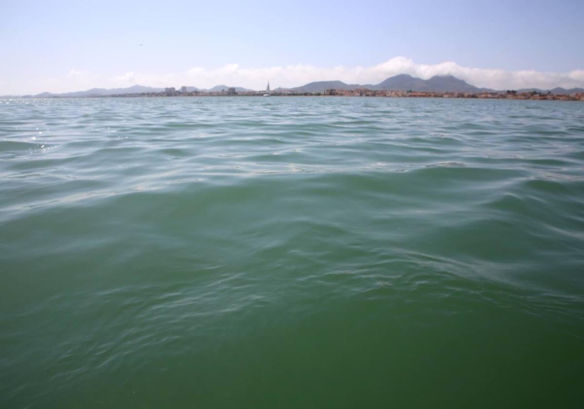 Imagen de archivo del agua del Mar Menor.