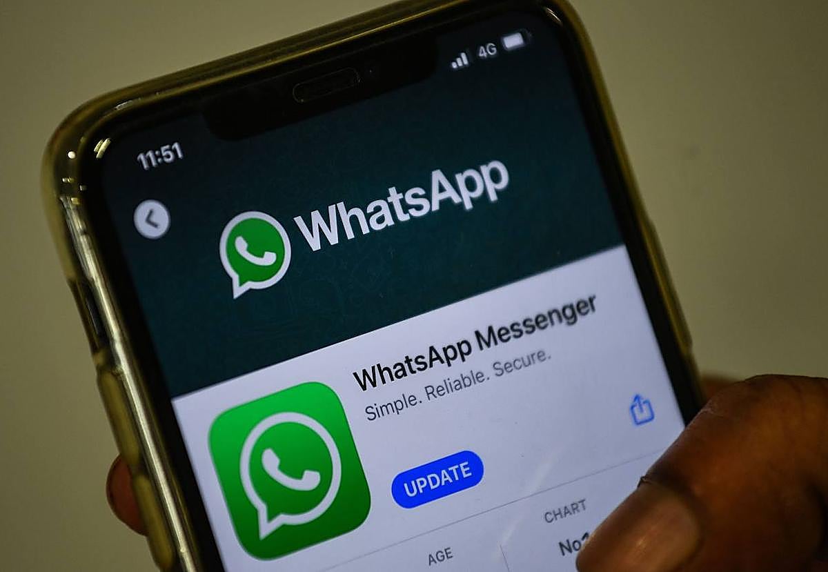 La pantalla de un móvil muestra la aplicación WhatsApp, en una imagen de archivo.