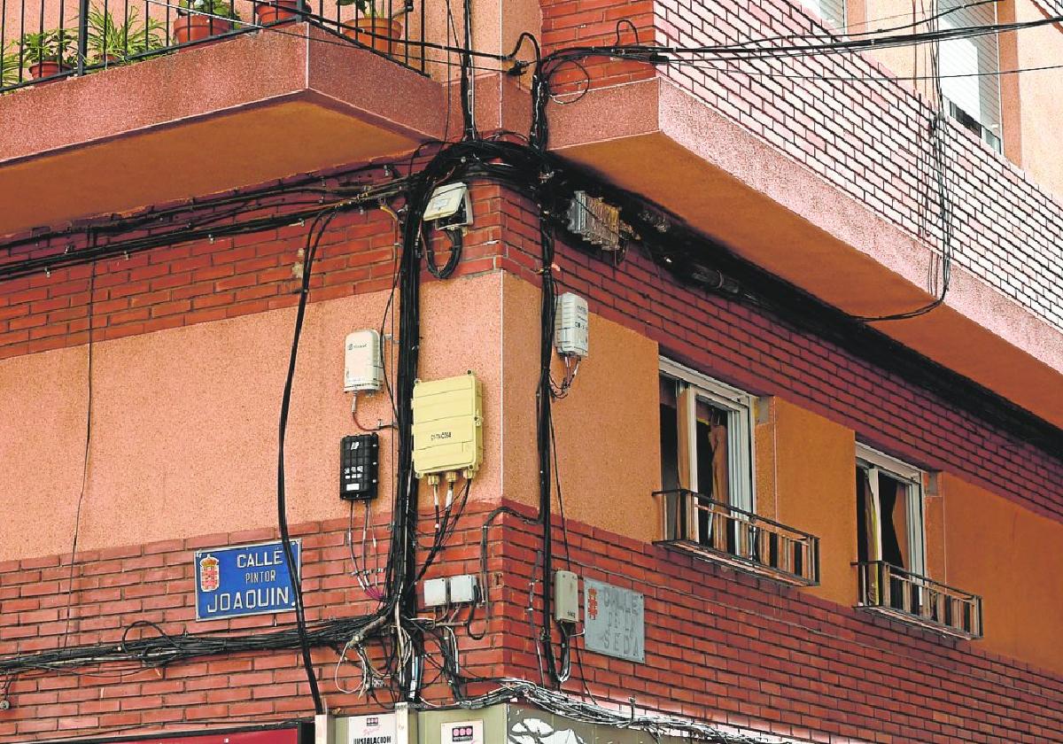 Plan de choque municipal para eliminar el cableado de las fachadas de los edificios de Murcia