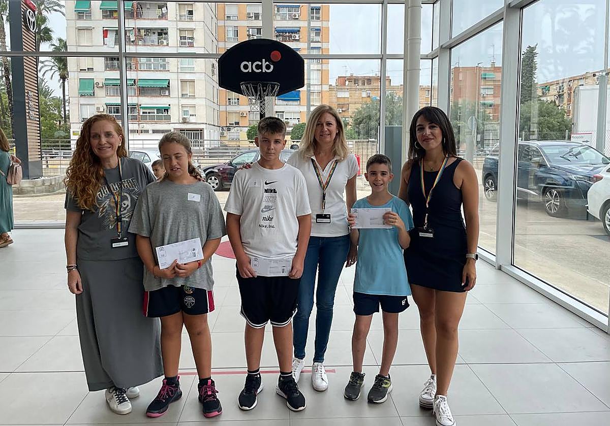 Ganadores del concurso de minibasket.