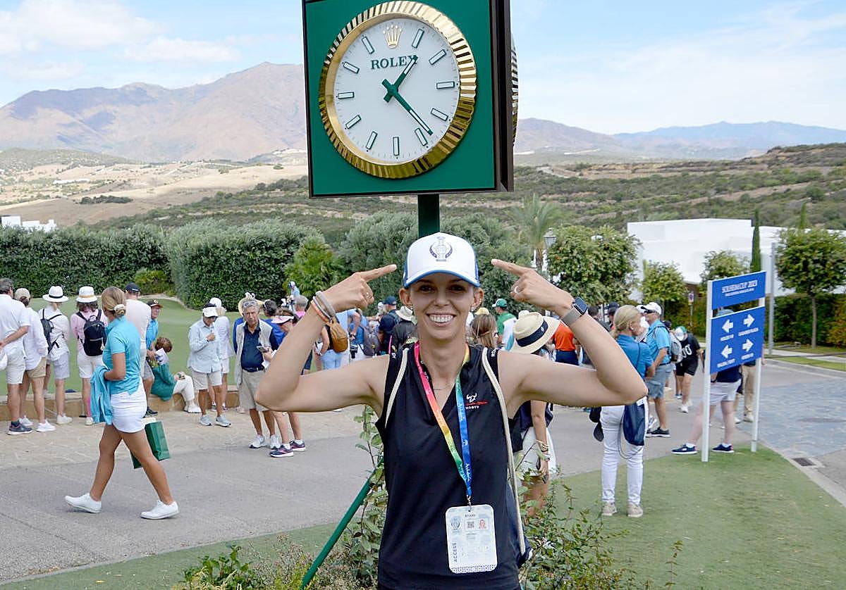 Marta Martín con la gorra de la Solheim en las inmediaciones de la zona de prácticas de Finca Cortesín