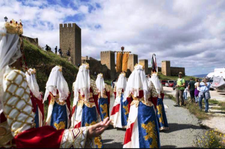 Caballeros y Damas de Navarra brillan en las Fiestas Medievales de Artajona