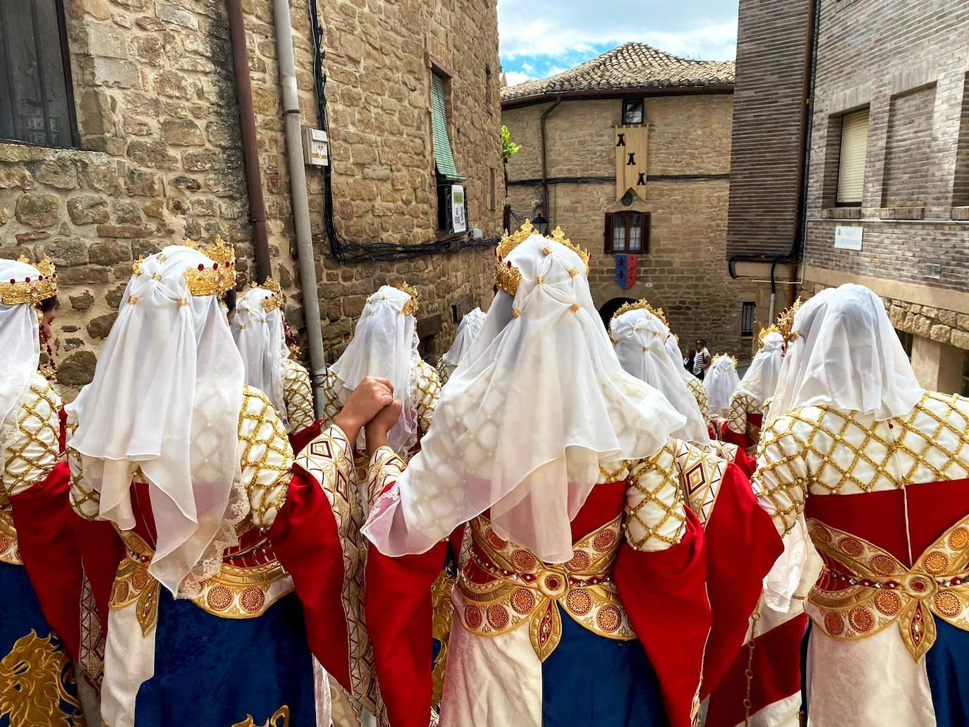 Caballeros y Damas de Navarra brillan en las Fiestas Medievales de Artajona