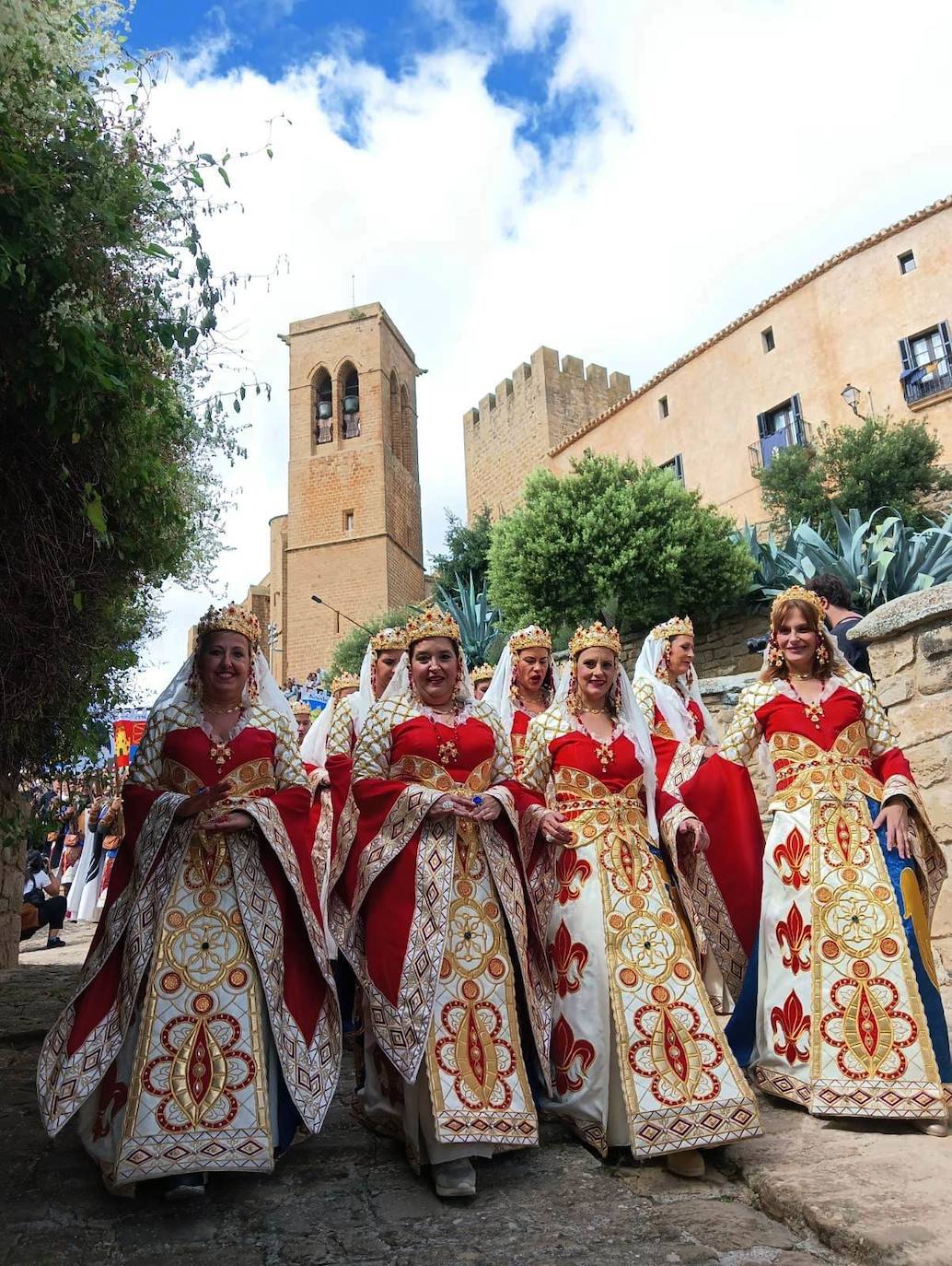 Caballeros y Damas de Navarra brillan en las Fiestas Medievales de Artajona