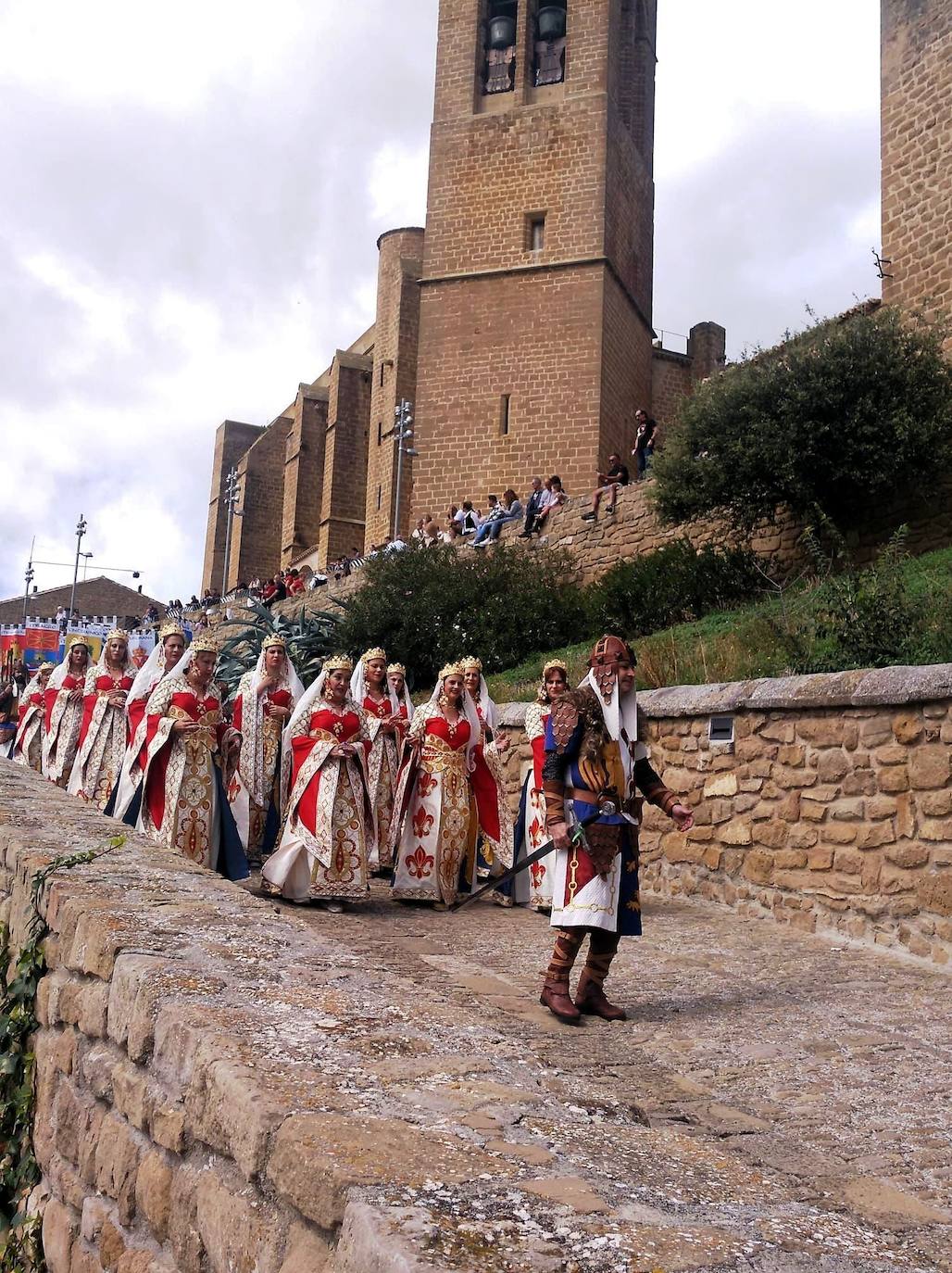 Caballeros y Damas de Navarra brillan en las Fiestas Medievales de Artajona