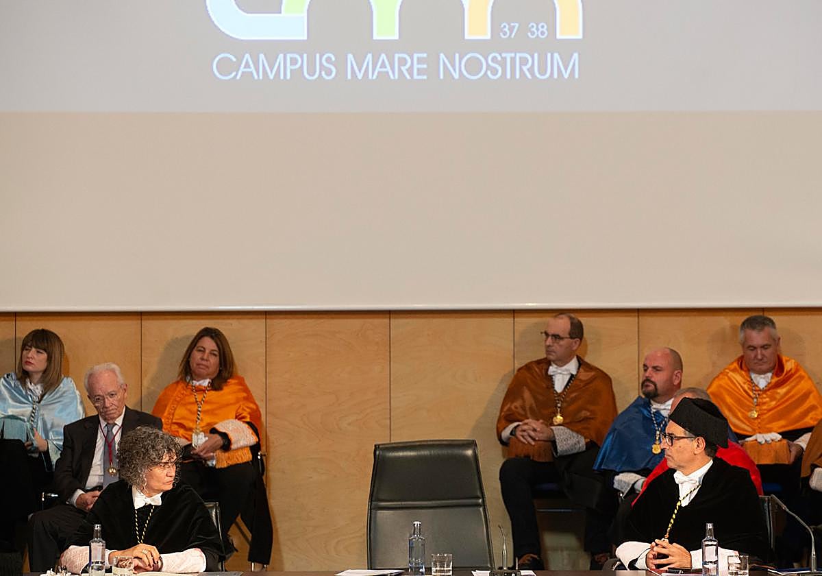 La rectora de la Politécnica de Cartagena, Beatriz Miguel, y el de la UMU, José Luján, en la apertura de curso el pasado año.