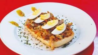 Pajarito: tosta de codorniz escabechada