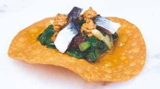 Acelguica: acelgas fritas con ajos tiernos y sardinas