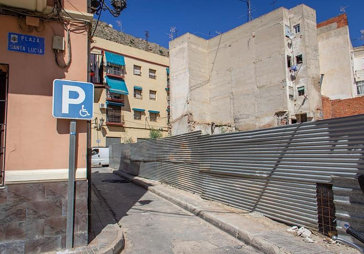 Parcela que el Ayuntamiento quiere adquirir para ampliar los juzgados.