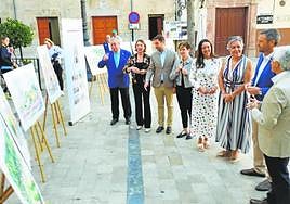 Presentación ayer, en Caravaca, de la muestra de Zacarías Cerezo con los alcaldes y la consejera de Cultura.