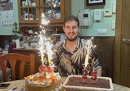 José Carrasco celebra sus 25 años.