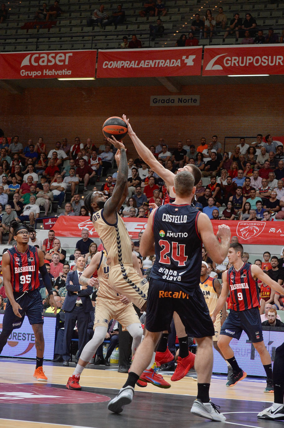 Las imágenes del UCAM-Baskonia (88-76)