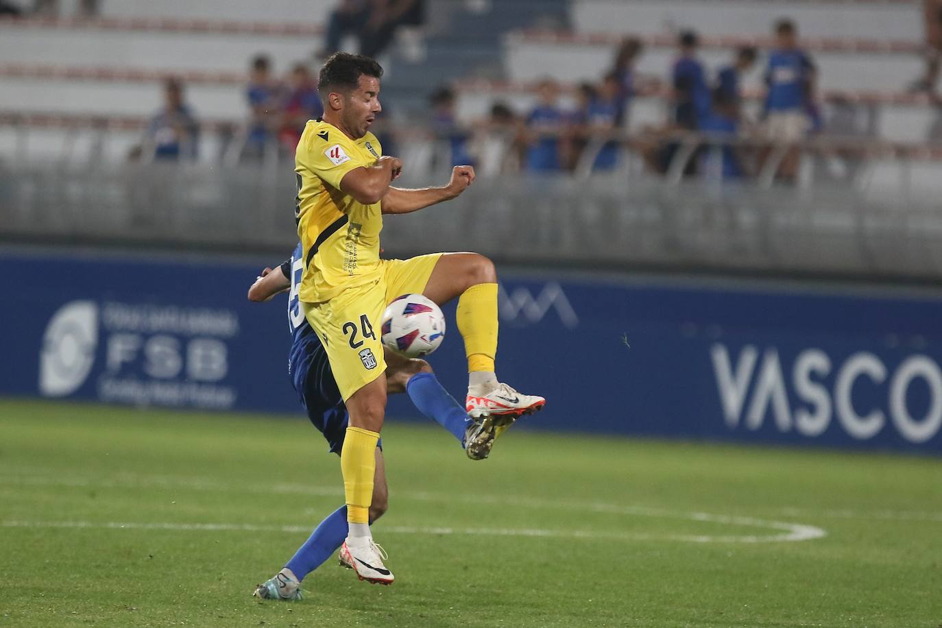 El empate del Cartagena frente al Amorebieta, en imágenes