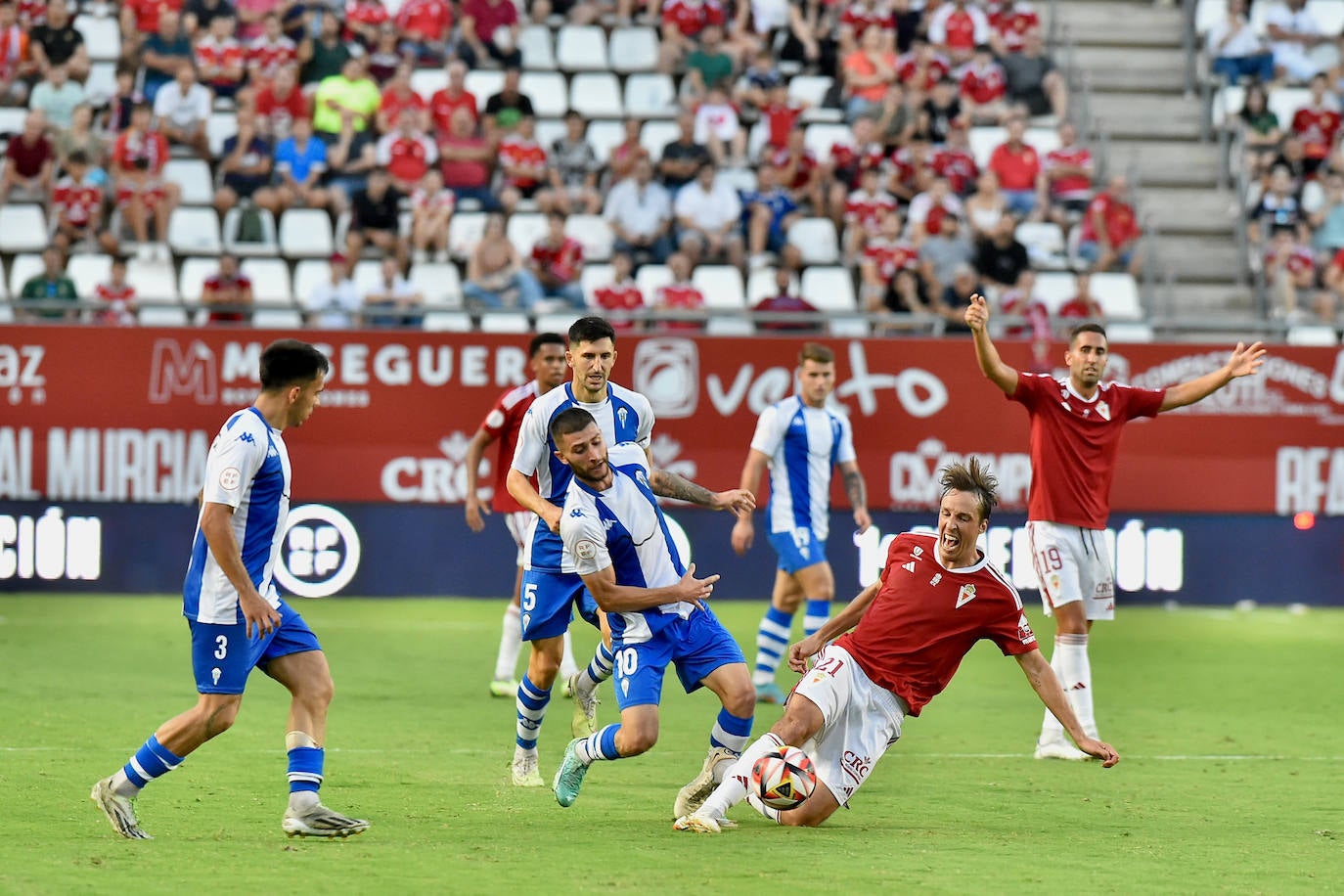 El empate del Real Murcia frente al Alcoyano, en imágenes