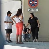 Tensión, abrazos y un día de «espera infinita» entre familiares y amigos