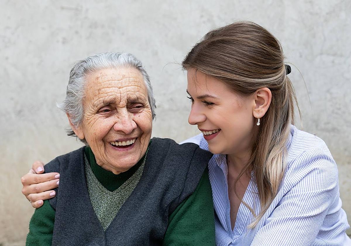 El programa busca reincorporar a las personas mayores a aquellos recursos que cubran sus necesidades.