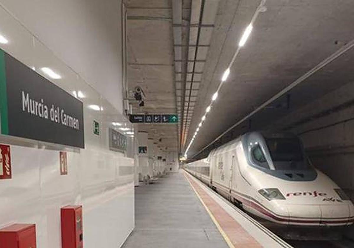 El AVE en la estación de Murcia-El Carmen, en una imagen de archivo.