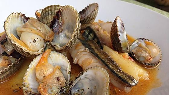Berberechos en salsa roja