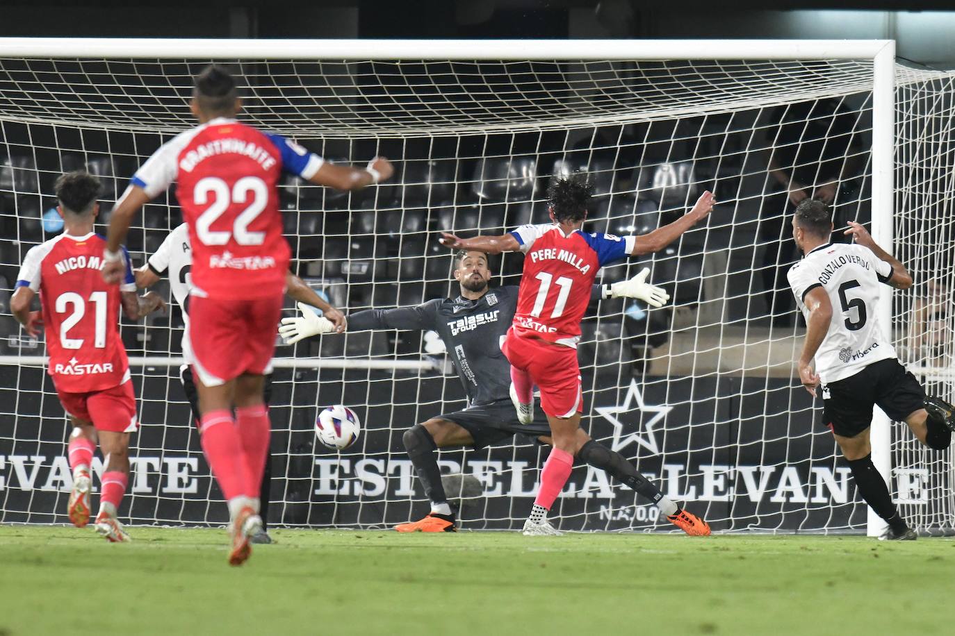 La derrota del Cartagena frente al Espanyol, en imágenes