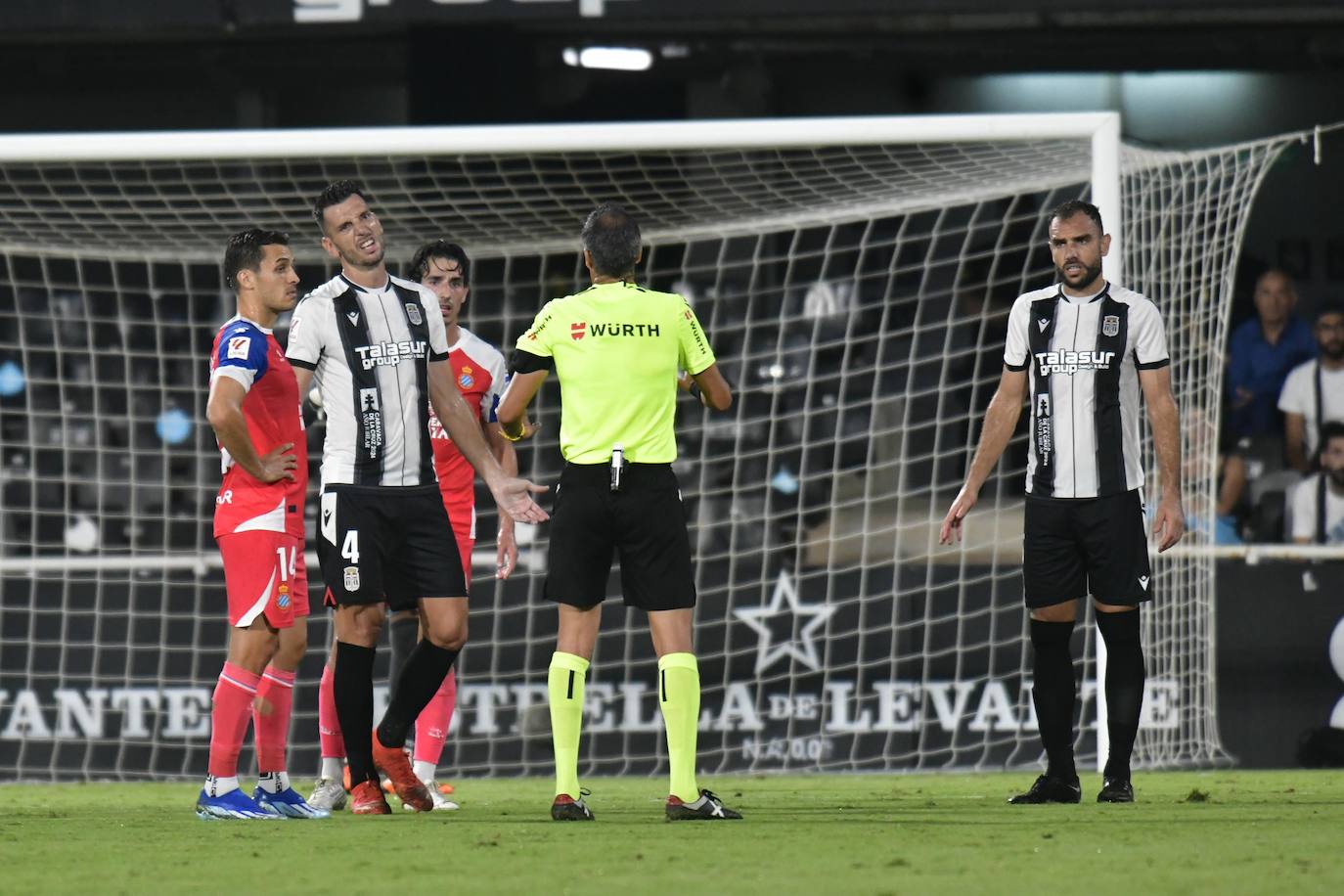 La derrota del Cartagena frente al Espanyol, en imágenes