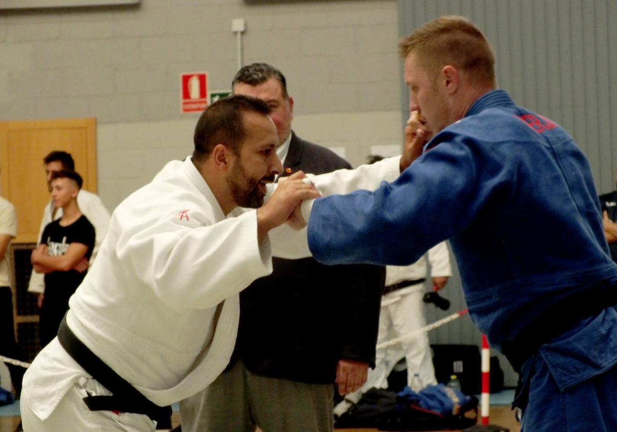 Dos participantes en las competiciones de judo de la edición de 2022.