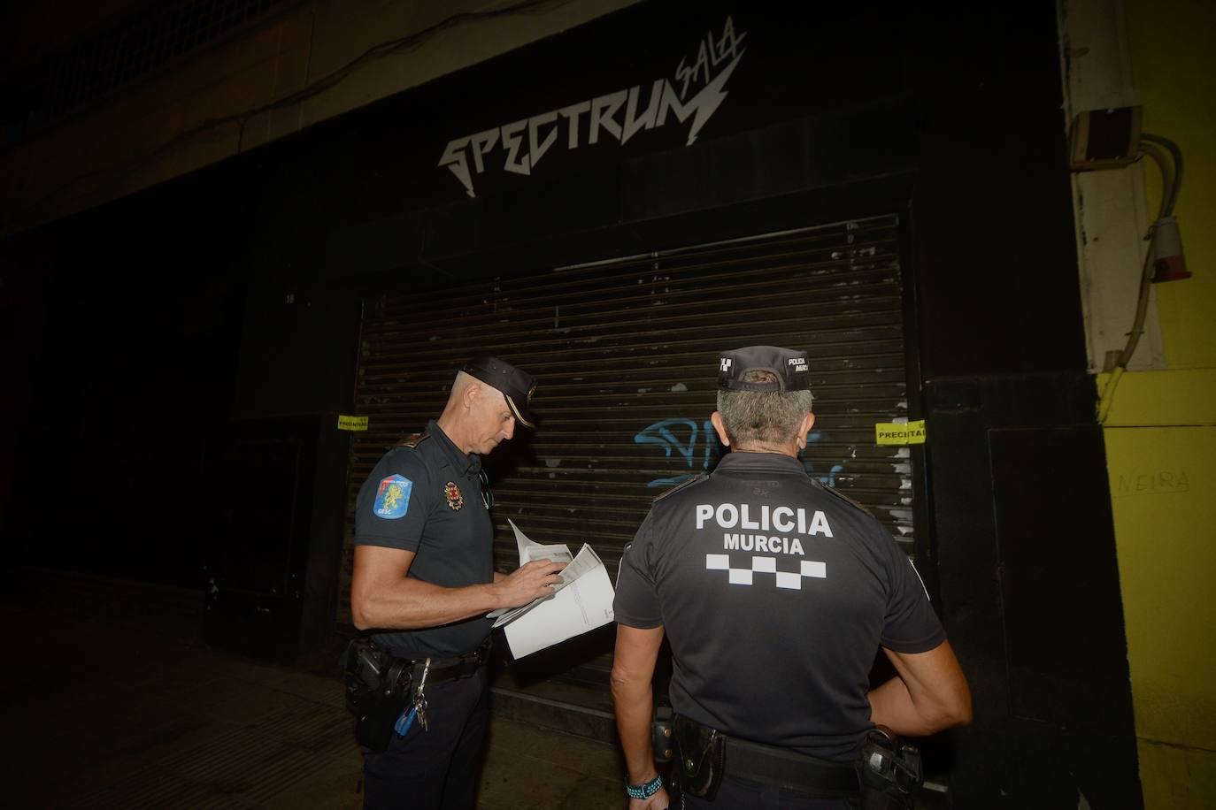 La Policía Local de Murcia precinta la sala Spectrum en Mariano Rojas