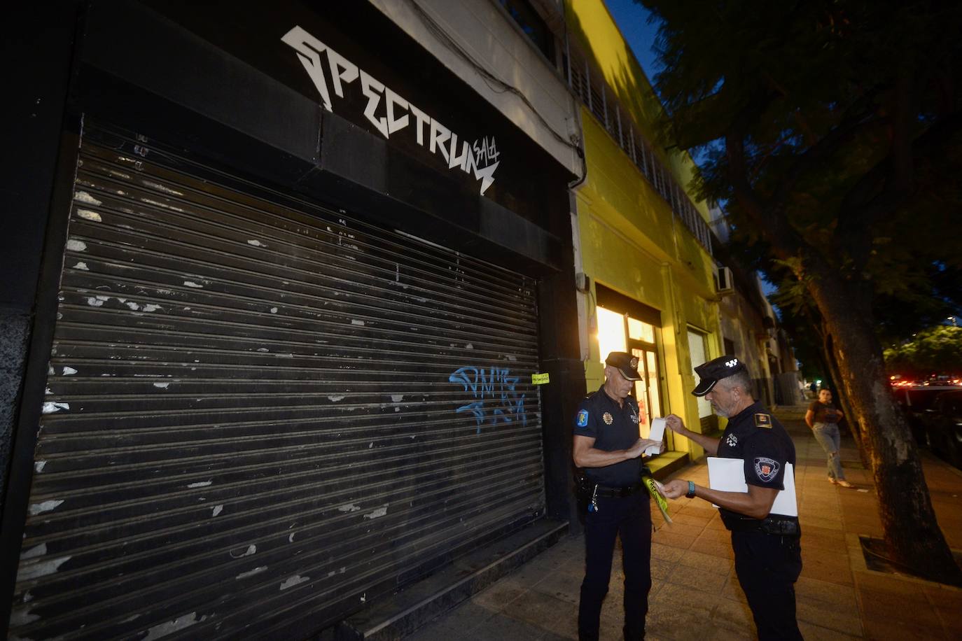 La Policía Local de Murcia precinta la sala Spectrum en Mariano Rojas