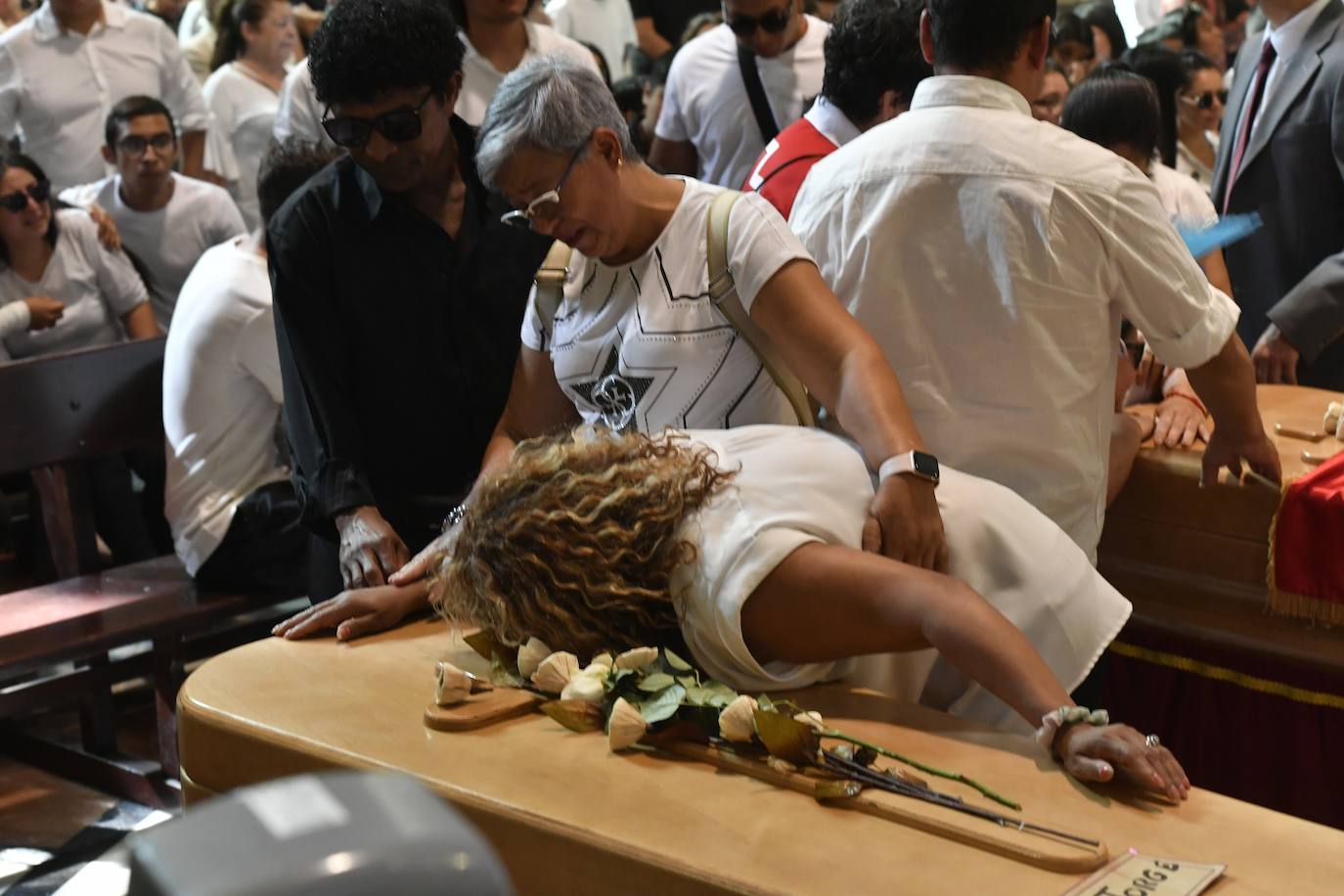 El funeral en Caravaca de cuatro de las víctimas de la tragedia en Las Atalayas, en imágenes