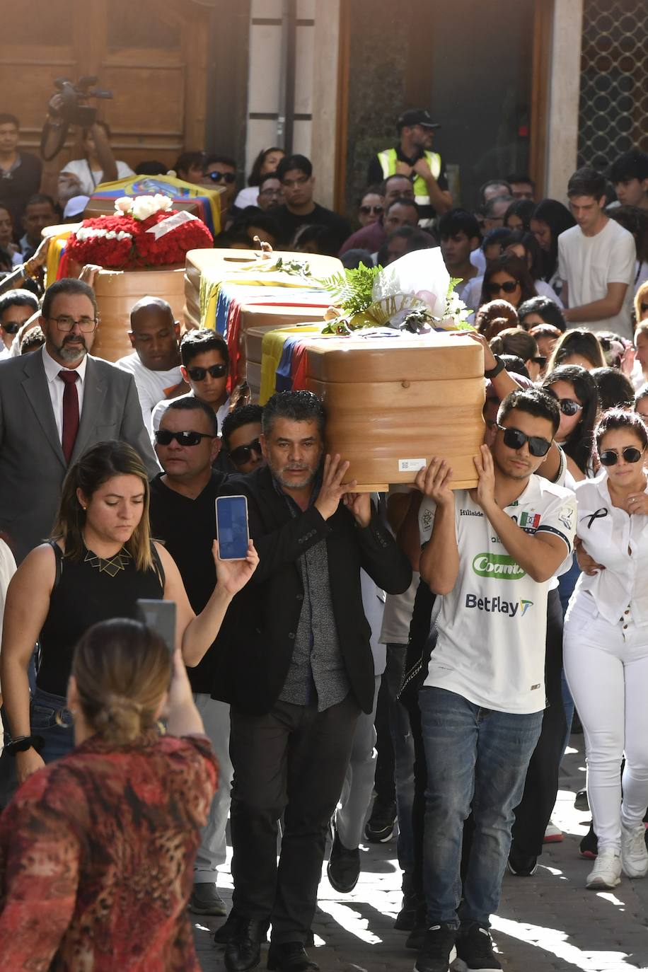 El funeral en Caravaca de cuatro de las víctimas de la tragedia en Las Atalayas, en imágenes