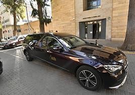 Salida de los cuerpos de los fallecidos del anatómico forense.