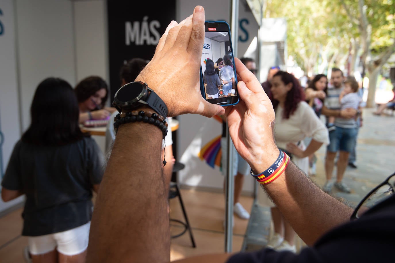 En imágenes: los lectores disfrutan del sábado en la Feria del Libro de Murcia