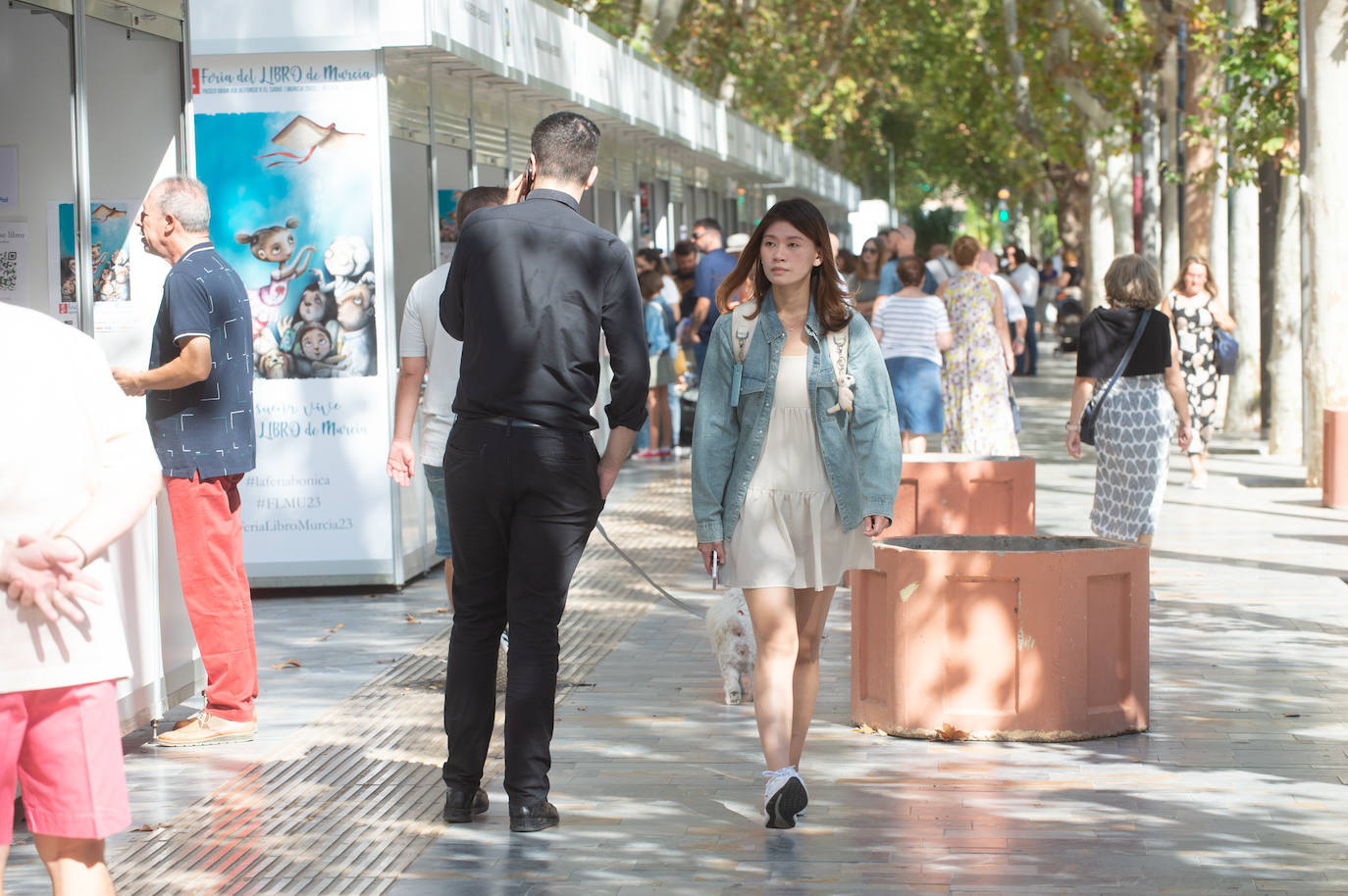 En imágenes: los lectores disfrutan del sábado en la Feria del Libro de Murcia