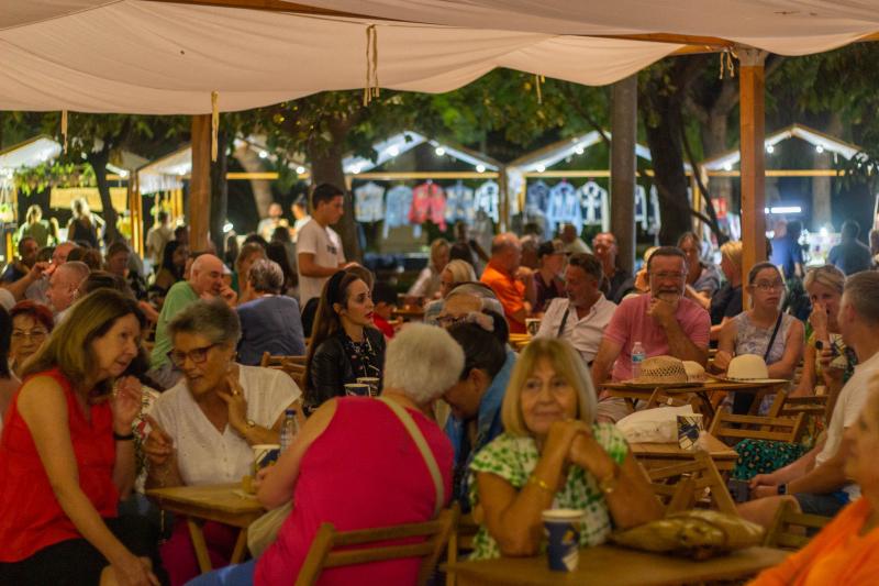 El &#039;Food Street Market&#039; de Torrevieja abre sus puertas en el parque de las Naciones