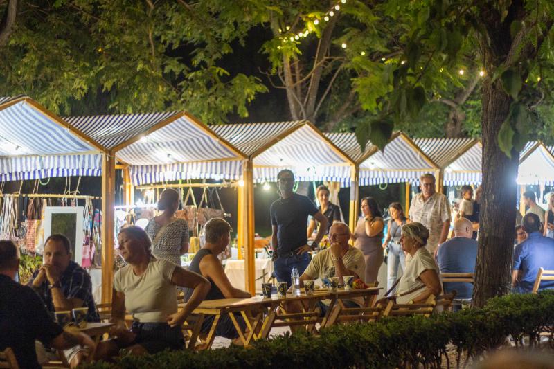 El &#039;Food Street Market&#039; de Torrevieja abre sus puertas en el parque de las Naciones