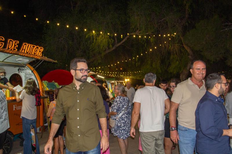 El &#039;Food Street Market&#039; de Torrevieja abre sus puertas en el parque de las Naciones