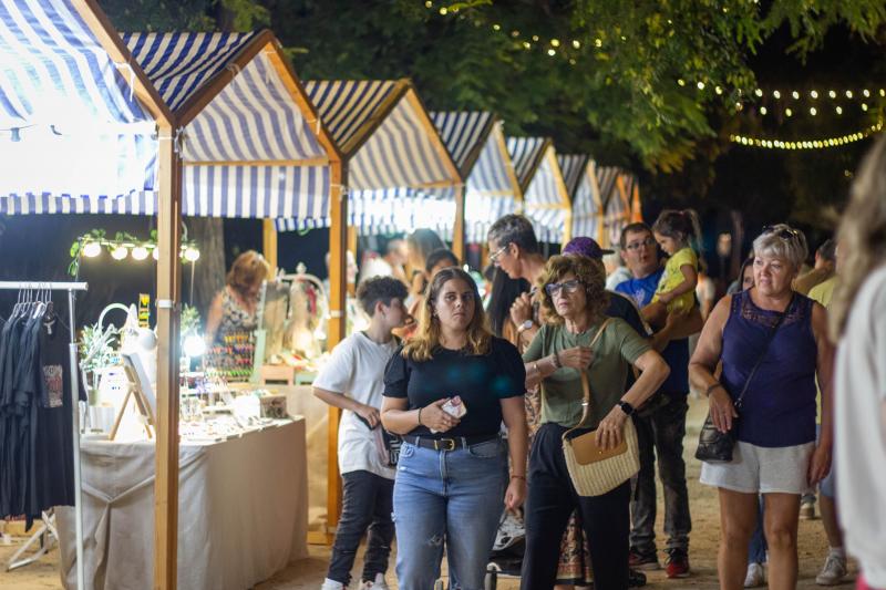 El &#039;Food Street Market&#039; de Torrevieja abre sus puertas en el parque de las Naciones